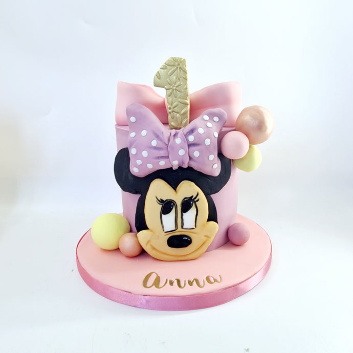 Minnie Mouse cake