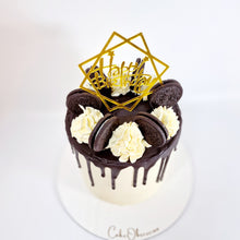 Load image into Gallery viewer, Oreo Drip Cake – A Cookie Lover&#39;s Delight
